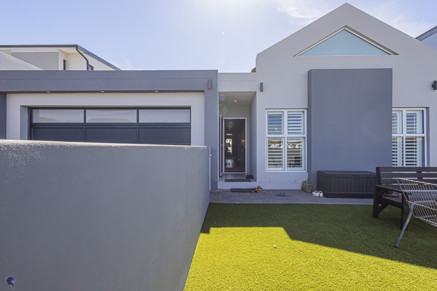 3 Bedroom Property for Sale in Calypso Beach Western Cape